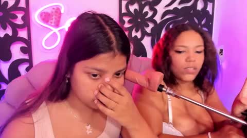 CATALINA Y LAURA  online show from March 8, 2025, 1:06 am