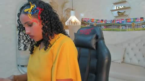 Snapshot of horny_curlss chatting on June 18, 2026, 3:40 am Horny Curls online show from June 18, 2026, 3:40 am
