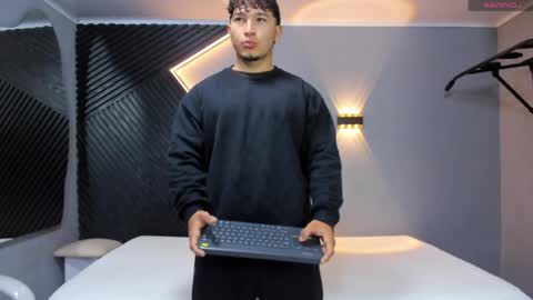 Snapshot of horny_nick18 chatting on April 25, 2026, 11:35 am horny_nick18 online show from April 25, 2026, 11:35 am