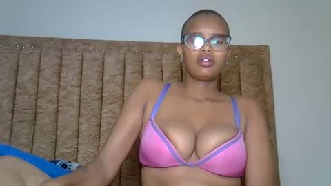 Snapshot of horny_sexy_baby chatting on December 19, 2025, 1:56 am horny_sexy_baby online show from December 19, 2025, 1:56 am