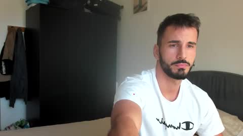 hornyasfuckk33 online show from November 5, 2025, 1:44 pm