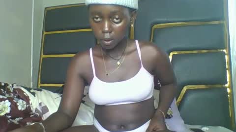 Snapshot of hornybella4 chatting on November 1, 2025, 11:34 am Bella online show from November 1, 2025, 11:34 am