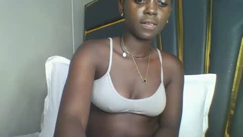 Bella online show from November 14, 2025, 9:13 pm