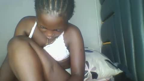 Snapshot of hornybella84 chatting on April 24, 2026, 7:55 am Bella online show from April 24, 2026, 7:55 am