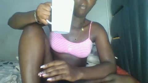 Snapshot of hornybella84 chatting on May 4, 2026, 8:32 am Bella online show from May 4, 2026, 8:32 am