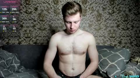 Snapshot of hornyblondieboyy chatting on April 21, 2026, 6:34 pm Max online show from April 21, 2026, 6:34 pm
