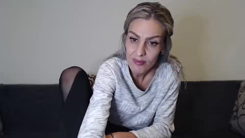 AshlineKatte online show from October 16, 2025, 5:25 pm