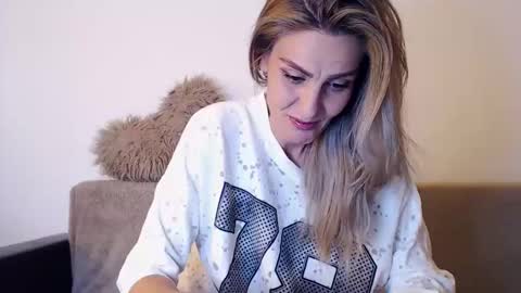 Snapshot of hornygirllx chatting on May 11, 2026, 12:22 pm AshlineKatte online show from May 11, 2026, 12:22 pm
