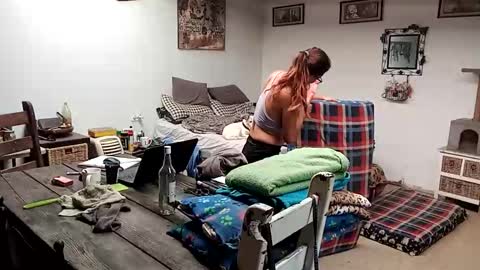 Nix  D online show from December 19, 2025, 4:52 am