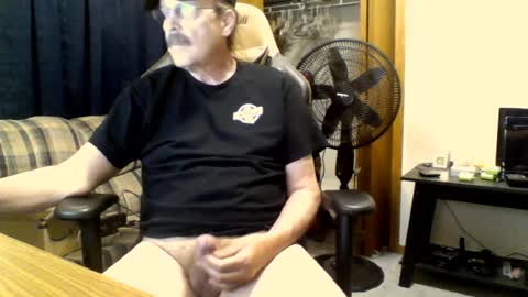 Snapshot of hornymanwi chatting on July 22, 2026, 12:30 pm hornymanwi online show from July 22, 2026, 12:30 pm