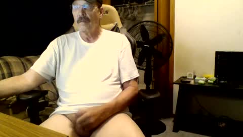 Snapshot of hornymanwi chatting on July 28, 2026, 12:23 pm hornymanwi online show from July 28, 2026, 12:23 pm