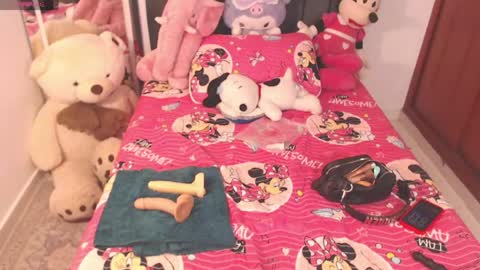 Snapshot of hornymillf_ chatting on May 22, 2026, 1:17 pm C I A R A online show from May 22, 2026, 1:17 pm
