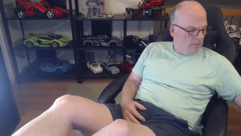 Snapshot of hornynthick70 chatting on December 15, 2024, 4:40 am hornynthick70 online show from December 15, 2024, 4:40 am