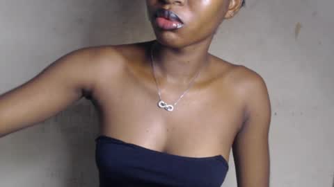 Snapshot of hornyslut_xx chatting on June 11, 2026, 7:39 am Bella online show from June 11, 2026, 7:39 am