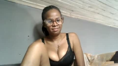 Snapshot of hortansiaa chatting on June 17, 2026, 10:43 pm Hortansiaa online show from June 17, 2026, 10:43 pm