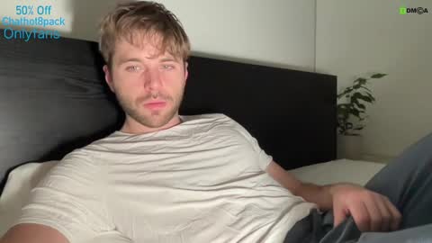 Snapshot of hot8pack01 chatting on December 17, 2024, 5:07 am Edward aka Wolf online show from December 17, 2024, 5:07 am