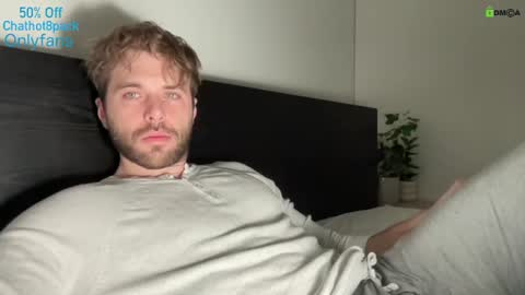 Snapshot of hot8pack01 chatting on December 22, 2024, 9:31 pm Edward aka Wolf online show from December 22, 2024, 9:31 pm