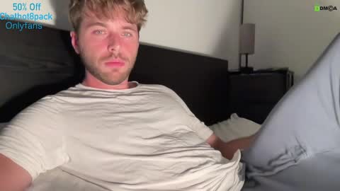 Snapshot of hot8pack01 chatting on September 16, 2025, 10:33 pm Edward aka Wolf online show from September 16, 2025, 10:33 pm