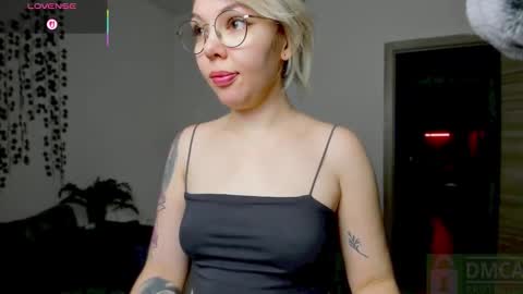   online show from October 27, 2025, 5:06 pm