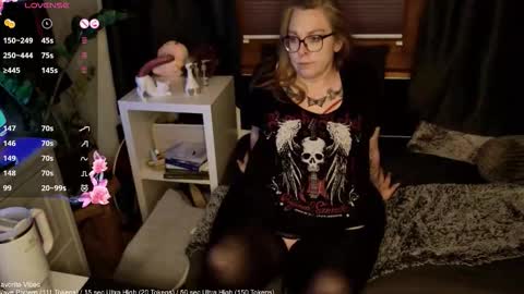 Snapshot of hot_beautiful_milf chatting on January 11, 2026, 3:50 pm Joy online show from January 11, 2026, 3:50 pm