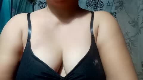 hot_boobs21 online show from November 22, 2025, 11:31 am