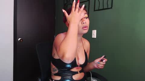 Snapshot of hot_chocolate_4u chatting on April 13, 2026, 6:13 pm hot chocolate 4u online show from April 13, 2026, 6:13 pm
