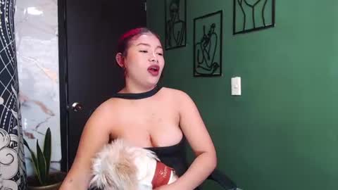 Snapshot of hot_chocolate_4u chatting on June 24, 2026, 5:01 pm hot chocolate 4u online show from June 24, 2026, 5:01 pm