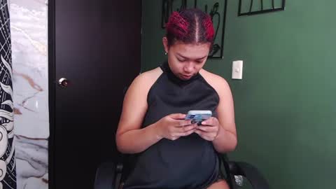 Snapshot of hot_chocolate_4u chatting on July 5, 2026, 4:58 pm hot chocolate 4u online show from July 5, 2026, 4:58 pm