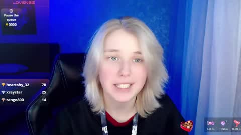 Snapshot of hot_isa7 chatting on December 17, 2024, 11:49 pm Yunona online show from December 17, 2024, 11:49 pm