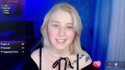 Snapshot of hot_isa7 chatting on December 23, 2024, 12:35 am Yunona online show from December 23, 2024, 12:35 am