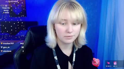 Snapshot of hot_isa7 chatting on January 28, 2025, 12:05 am Yunona online show from January 28, 2025, 12:05 am