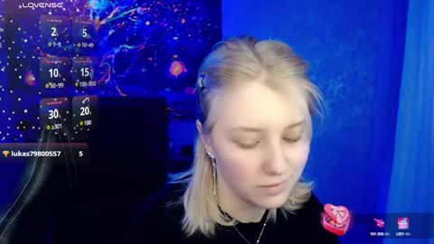 Snapshot of hot_isa7 chatting on March 9, 2025, 8:42 pm Yunona online show from March 9, 2025, 8:42 pm