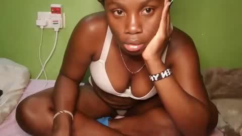 hot_latifah online show from November 6, 2025, 1:17 am