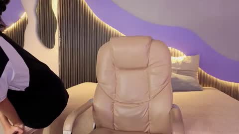 Alana online show from February 2, 2026, 9:02 pm