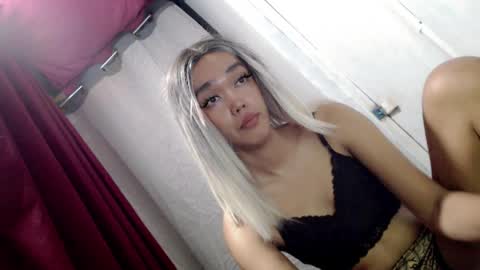 hot_moma69 online show from May 2, 2026, 1:16 pm