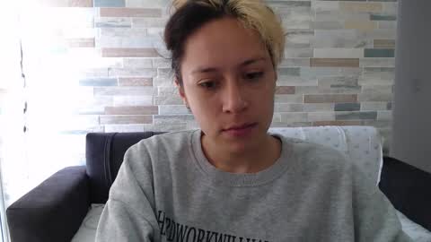 Mia online show from September 26, 2025, 3:27 pm