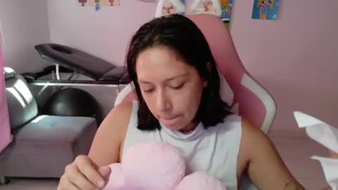 Snapshot of hot_mommymia chatting on June 20, 2026, 4:54 pm Mia online show from June 20, 2026, 4:54 pm