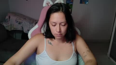 Snapshot of hot_mommymia chatting on July 1, 2026, 4:40 pm Mia online show from July 1, 2026, 4:40 pm