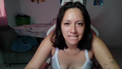Snapshot of hot_mommymia chatting on July 15, 2026, 3:06 pm Mia online show from July 15, 2026, 3:06 pm