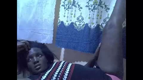 Snapshot of hot_raylah chatting on December 15, 2025, 12:42 pm RAYLAH online show from December 15, 2025, 12:42 pm