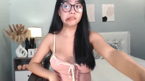 hotasian_gabby69 online show from December 4, 2025, 1:42 pm