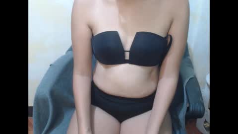 Snapshot of hotasianayra69 chatting on December 3, 2025, 4:05 pm hotasianayra69 online show from December 3, 2025, 4:05 pm