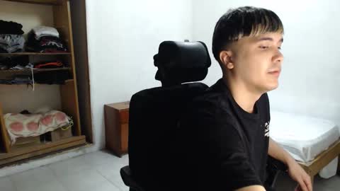 hotbaby6900 online show from December 17, 2025, 12:11 pm