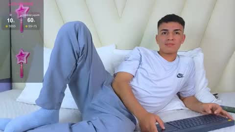 hotboy21_ online show from November 7, 2025, 3:50 am