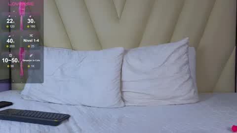 hotboy21_ online show from November 12, 2025, 4:57 am