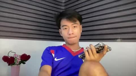 hotboy_marc online show from April 29, 2026, 12:05 am