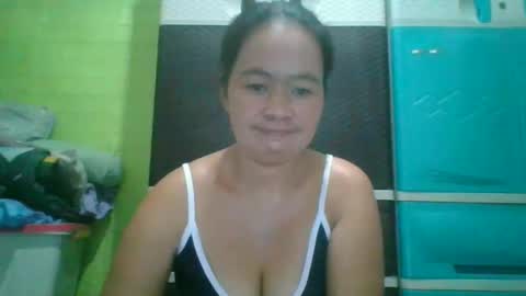 Snapshot of hotchicks4uxx chatting on March 10, 2025, 11:27 pm hotchicks4uxx online show from March 10, 2025, 11:27 pm