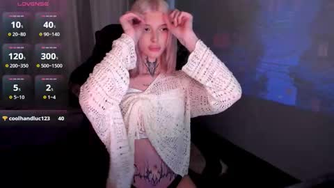 hotchubently online show from September 9, 2025, 8:03 am