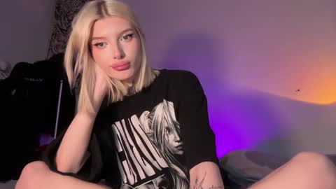 hotchubently online show from October 10, 2025, 7:35 pm