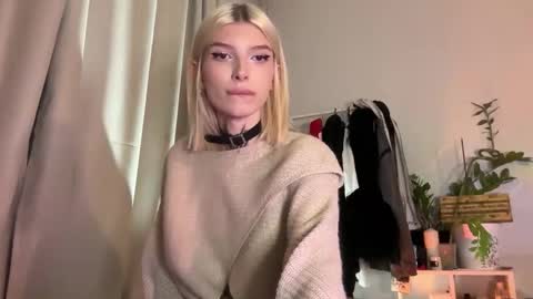 hotchubently online show from October 17, 2025, 3:25 pm